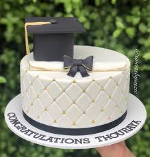Fashion, moderna, tematica o tradicional. 270 Ideas De Graduation Cake En 2021 Tortas De Graduacion Tortas Graduacion Pasteles De Graduacion