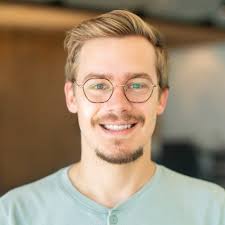 Why I built a bot to solve LinkedIn's Queens puzzle: LinkedIn recently  introduced a series of puzzle games, one of which is Queens