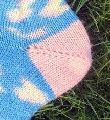 This is again easy peasy, just round and round till you are happy with the height. Easy Peasy No Wrap Short Row Heel Jigsawknits Net