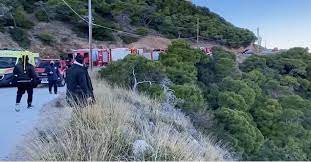 Φωτιά ξέσπασε σε δασική έκταση στην περιοχή της κερατέας. Xwris Tis Ais8hseis Toy Asyr8hke O 24xronos Odhgos Poy Epese Se Gkremo Sthn Keratea Freeopinion News