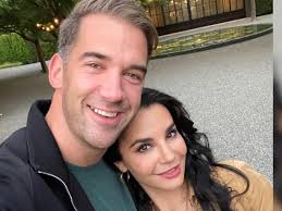 Lewis Howes felicita a Martha Higareda por su cumple