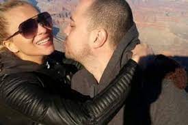 Ambii declara ca se simt mai mult nerabdatori, dar sunt siguri ca vor veni si emotiile. Lora È™i Dan Badea Au DivorÈ›at Pagina 1 Din 1