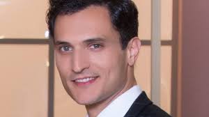 In un'intervista rilasciata a tele sette il protagonista de il paradiso delle signore ha ringraziato pubblicamente la moglie per averlo aiutato a crescere e. Il Paradiso Delle Signore Chi E La Moglie Dell Attore Nel Ruolo Di Vittorio