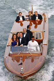 Dias De Fiesta Y Amor En Venecia Barcos De Lujo Paseo En Barco Construccion De Barcos