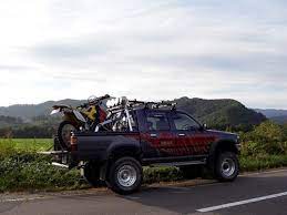 フルサイズのオフロードバイクも楽勝 br 高さのせいで積み込みが大変なのは内緒 br br ハイラックスサーフ 荷台 自動車