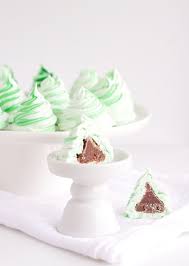 Mint Kiss Meringue Cookies Christmas Baking Cookies Recipes Christmas Meringue Cookies