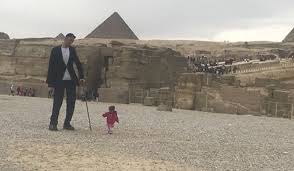 L Homme Le Plus Grand Et La Femme La Plus Petite Du Monde En Egypte L Organisme General De L Information