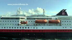 On board are three different restaurants, the multe bakery and ice cream bar, a sauna and fitness room. Hurtigruten Ms Kong Harald Beim Auslaufen Aus Alesund Youtube