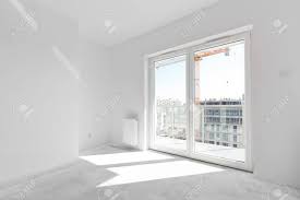 Können mit ihnen doch alle nur. Leere Neue Wohnung Platz Fur Inneneinrichtung Licht Aus Dem Fenster Weisse Wande Betonboden Lizenzfreie Fotos Bilder Und Stock Fotografie Image 46658207