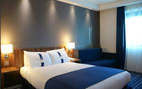 Besides a stylish room to relax in where a great night's sleep lies ahead, you can unwind with your favourite tipple in our great room. Holiday Inn Express London Stratford London Auf Travelstay Com Buchen