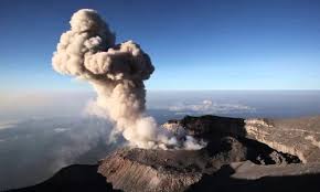 'terjadi awan panas guguran gunung semeru pukul 17:24 s/d 18:35 wib dg amplitudo maksimum 22 mm durasi 4.287 detik,' kata kasbani halaman all. Pendakian Semeru Semua Hal Yang Harus Anda Tahu Go Volcano