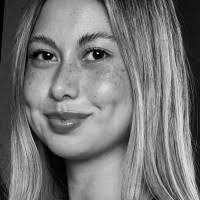 Nikki Chamberlain's Instagram, Twitter & Facebook