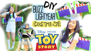 She bought the hat black and covered it in wood glue to make it paintable. Toy Story Buzz Lightyear Kostum Selber Machen Maskerix De