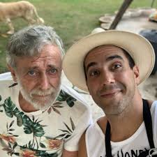 O olho azul fica pra quando nós encontramos em outro lugar meu pai… 😢❤️  Descanse .. e cuide de nós ..❤️❤️ Corra com gordinha ai nesse paraíso e um  dia espero encontrar