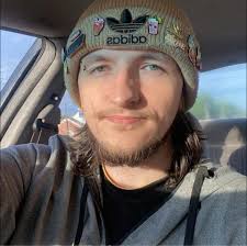 Saw a post earlier talking about krackle flares, figured I'd show my  collection now that I'm out of work. What's the most splits you have