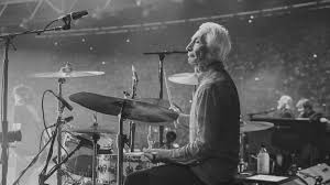 Charlie watts of the rolling stones has died at 80. 32fhq8rgortz2m
