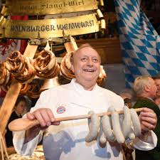 Sein vater war der jurist friedrich karl wepper, er gilt seit anfang 1945 als in polen vermisst. Alfons Schuhbeck So Gross Ist Das Gastro Imperium Des Starkochs Stern De