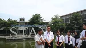 Gaji pertama saya waktu kuliah yaitu saat menjadi asisten dosen (asdos) untuk 1 mata kuliah selama 1 semester yaitu dan sekarang saya nganggur, masih nunggu panggilan kerjaan disebuah dinas. Berapa Besaran Gaji Lulusan Stan Ini Daftar Tempat Kerja Lulusan Sekolah Kedinasan Terfavorit Tribun Jambi