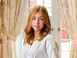 We kennen prinses alexia (14) als een bescheiden en innemende jongedame, maar het is de grote vraag of dat wel is wie zij écht wil zijn. Prinses Alexia