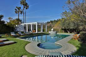 Private Backyard W Pool And Spa Pool Houses Luxurious Backyard Pool