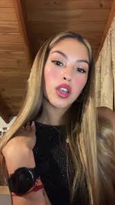 Descubre el Estilo con Cazzu: GRWM y Más