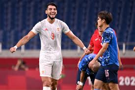 Com direito a olé, o brasil venceu a espanha, até então atual campeã mundial e bicampeã europeia, por 3 a 0, com dois gols de fred e neymar. Fspxde6vuhzadm
