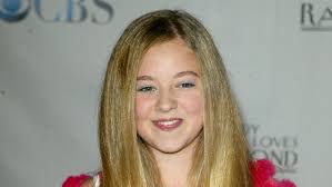 Ray's annoying cousin gerard is hired by marie to help ray write his book. The Daughter From Everybody Loves Raymond Grew Up To Be Gorgeous