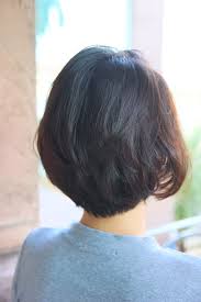 It's easy to maintain, doesn't require much time and look flawless with all type of hair, no matter it's straight or curly. Short Hair Style ã‚·ãƒ³ã‚¬ãƒãƒ¼ãƒ«ç¾Žå®¹é™¢ ç¾Žå®¹å®¤ Michaela
