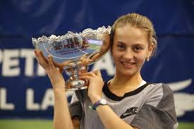 En 2016, elle remporte le tournoi. Interview Of Marta Kostyuk My Ambition Write The History Of Tennis Les Petits As