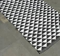Animé par un motif ethnique en noir et blanc, ce tapis d'extérieur mettra une belle touche de fantaisie en terrasse. Tapis D Exterieur Simple Pp Moquette Impermeable Auvent De Caravane Buy Recycle Polypropylene Tapis Tapis En Plein Air Lavable Tapis En Polypropylene Product On Alibaba Com