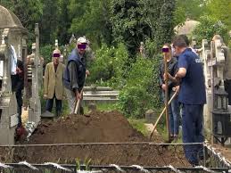 14 (1) organizarea si functionarea cimitirelor si a crematoriilor se realizeaza in conditiile prezentei legi, in conformitate cu prevederile hotararii guvernului adoptate potrivit prevederilor art. Dovezi Care IngroapÄ Conducerea AdministraÈiei Cimitirelor Ce Spune Gabriela Firea