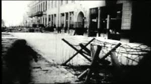 1 sierpnia 1944 w okupowanej warszawie rozpoczął się dwumiesięczny okres nadziei i wiary, że niepodległość można. Warszawskie Dzieci 1 Sierpnia 1944 Powstanie Warszawskie Youtube