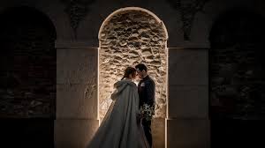 Un mariage est l'occasion de briller d'élégance et de féminité dans une superbe robe mode et stylée. Mariage D Hiver Capes Et Manteaux Pour Les Mariees Eg Robe De Mariee Sur Mesure Grenoble Lyon Annecy Valence Geneve