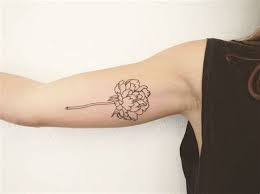 Small Minimalist Chrysanthemum Tattoos Ecosia Chrysanthemum Tattoo Tattoo People Peonies Tattoo