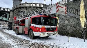 Trup lodi oheň značně poškodil a plavidlo se potopilo. Foto Video Na Vltave Vcera Horelo V Podpalubi Parniku Pozar Se Podarilo Rychle Uhasit Zpravy Prazska Drbna Zpravy Z Prahy