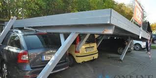 Ratzeburg Frau Rammt Carport Drei Autos Begraben Ln Lubecker Nachrichten