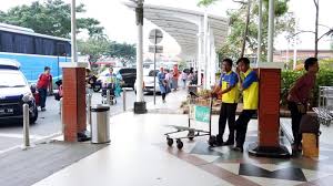 Kini telah hadir travel dengan tujuan bandara soekarno hatta, baik dari bandung karena bandara soekarno hatta adalah salah satu bandara utama untuk bepergian naik pesawat. Sekarang Porter Bandara Soekarno Hatta Gratis Batavia Air Co Id