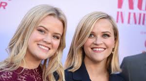 Reese Witherspoon a jej dcéra Ava sú ako dvojičky: Veď sa aj rovnako  obliekajú!