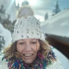 How early should I arrive at Montrose airport for a flight?