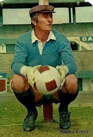 Existen otras fechas como el 12 de junio, pero como motivo de homenaje, te presentamos un video con las mejores atajadas de este arquero colombiano que sin ninguna duda marcó un hito. Hoy Se Celebra El Dia Del Arquero Argentino