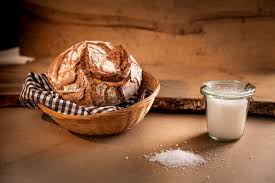 Wenn sie diese beiden nahrungsmittel nach dem umzug überreichen, überbringen sie dem neuen hausbesitzer damit ihren segen und ihre glückwünsche. Brot Salz Gott Erhalt S Tiroler Backerinnen