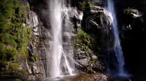 Escursione ad anello tra i piccoli borghi di savogno e dasile con partenza dalla cascata della acquafraggia in borgonuovo. Cascate Dell Acqua Fraggia Piuro Youtube