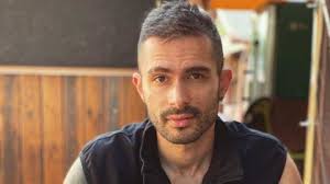 Annak örömére hogy az emlékszem múlt héten vezette a magyar trendinget és már 1millán is túl van, hoztuk a usnk verziót!zene : Byealex Uj Klipjeben Nem Csak Byealex Enekel 24 Hu