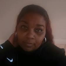 Shona Davis's Instagram, Twitter & Facebook