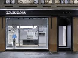 Formação da 4 ventos.por 5 anos permaneceram na banda,deixando depois que os ventos levassem para outros caminhos claro que predestinado por. Balenciaga Collaborates With German Artist Moreno Schweikle
