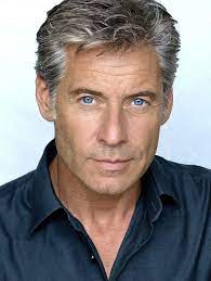 It will work even better when paired with a full beard (like below) that will attract all the attention. 17 Mannerfrisuren Fur Graue Haare 5 Older Men Haircuts Older Mens Hairstyles Best Hairstyles For Older Men