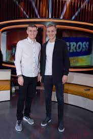 Nach seiner vertragsunterschrift haben wir uns mit dem mittelfeldspieler zum interview getroffen. Felix Kroos On Twitter