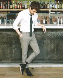 Graue Hose Kombinieren Weisses Hemd Krawatte Karo Socken Oxford Schuhe Leder Sch Perfect Pins Fashion Outfits Mens Attire Clothes