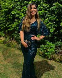 مشاهدة مسلسل لؤلؤ الحلقة 21 مشاهدة وتحميل المسلسل المصري لؤلؤ الموسم الاول حلقة 21 بطولة مي عمر واحمد زاهر ونجلاء بدر اون لاين جودة عالية. Ù„ÙŠÙ„ÙŠ Ø²Ø§Ù‡Ø± Ø¨Ø¥Ø·Ù„Ø§Ù„Ø© Ø¬Ø°Ø§Ø¨Ø© ÙÙŠ Ø­ÙÙ„ ØªÙƒØ±ÙŠÙ… Ù…Ù‡Ø±Ø¬Ø§Ù† Ù‡Ù…Ø³Ø©