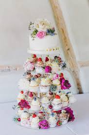 Summer Barn Wedding Eissler Weingut Steinbachhof In Vaihingen An Der Enz Hochzeitstorte Aus Cupcakes Hochzeitstorte Cupcakes Hochzeitstorte Torte Hochzeit
